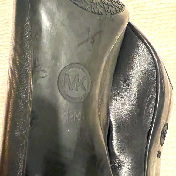 Michael Kors Black Leather Pointed Toe Pumps - Picture 6 of 10